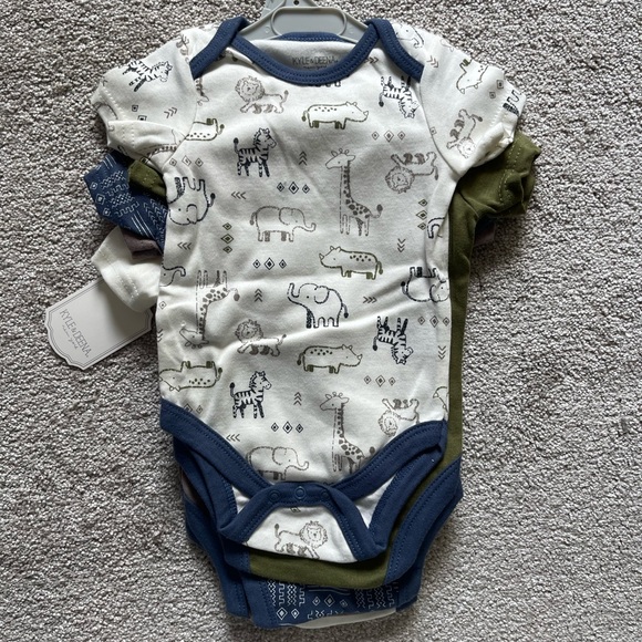 5-pack Baby Onesies 2 0-3m, 3 3-6m onesies - Picture 3 of 5